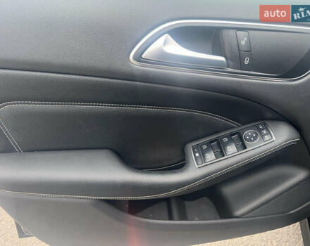 Черный Мерседес Б-класс, объемом двигателя 0 л и пробегом 39 тыс. км за 11000 $, фото 15 на Automoto.ua