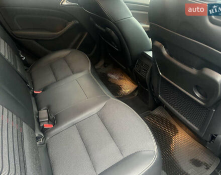 Черный Мерседес Б-класс, объемом двигателя 0 л и пробегом 39 тыс. км за 11000 $, фото 9 на Automoto.ua