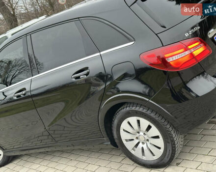 Черный Мерседес Б-класс, объемом двигателя 0 л и пробегом 72 тыс. км за 10550 $, фото 24 на Automoto.ua