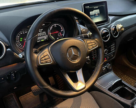 Черный Мерседес Б-класс, объемом двигателя 0 л и пробегом 111 тыс. км за 13000 $, фото 3 на Automoto.ua