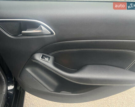 Черный Мерседес Б-класс, объемом двигателя 0 л и пробегом 39 тыс. км за 11000 $, фото 8 на Automoto.ua