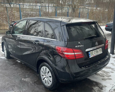 Черный Мерседес Б-класс, объемом двигателя 0 л и пробегом 111 тыс. км за 13000 $, фото 12 на Automoto.ua