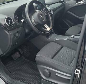 Черный Мерседес Б-класс, объемом двигателя 0 л и пробегом 122 тыс. км за 12291 $, фото 2 на Automoto.ua