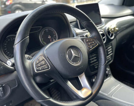 Черный Мерседес Б-класс, объемом двигателя 0 л и пробегом 111 тыс. км за 13000 $, фото 16 на Automoto.ua