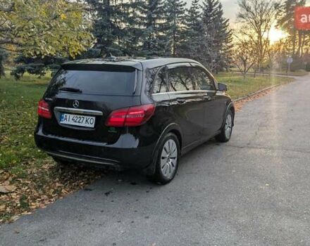 Черный Мерседес Б-класс, объемом двигателя 0 л и пробегом 108 тыс. км за 13500 $, фото 5 на Automoto.ua