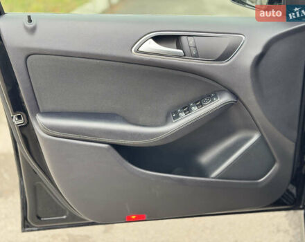 Черный Мерседес Б-класс, объемом двигателя 0 л и пробегом 99 тыс. км за 10500 $, фото 39 на Automoto.ua