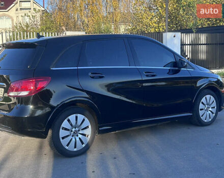 Черный Мерседес Б-класс, объемом двигателя 0 л и пробегом 33 тыс. км за 13500 $, фото 4 на Automoto.ua