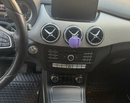 Черный Мерседес Б-класс, объемом двигателя 0 л и пробегом 137 тыс. км за 10350 $, фото 17 на Automoto.ua