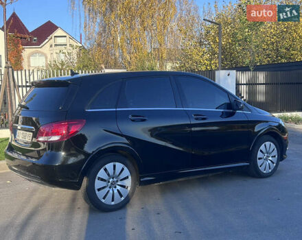 Черный Мерседес Б-класс, объемом двигателя 0 л и пробегом 33 тыс. км за 13500 $, фото 2 на Automoto.ua