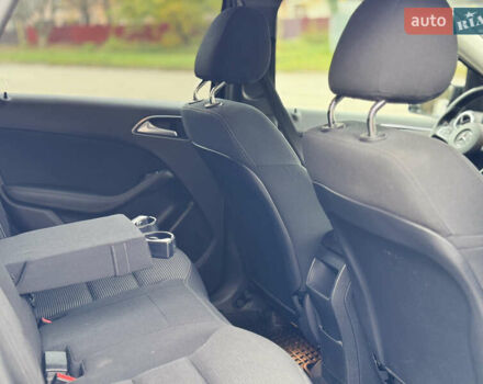 Черный Мерседес Б-класс, объемом двигателя 0 л и пробегом 99 тыс. км за 10500 $, фото 27 на Automoto.ua