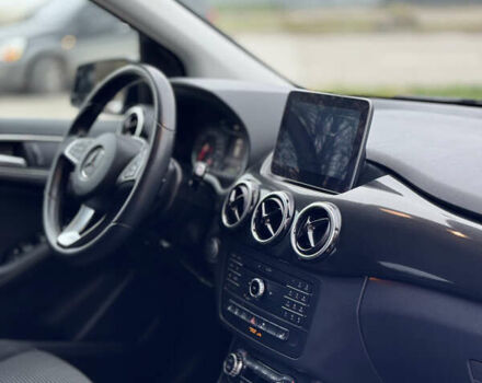 Черный Мерседес Б-класс, объемом двигателя 0 л и пробегом 99 тыс. км за 10500 $, фото 31 на Automoto.ua