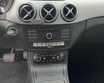 Черный Мерседес Б-класс, объемом двигателя 2 л и пробегом 90 тыс. км за 16900 $, фото 20 на Automoto.ua