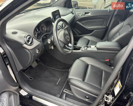 Черный Мерседес Б-класс, объемом двигателя 2 л и пробегом 90 тыс. км за 16900 $, фото 11 на Automoto.ua