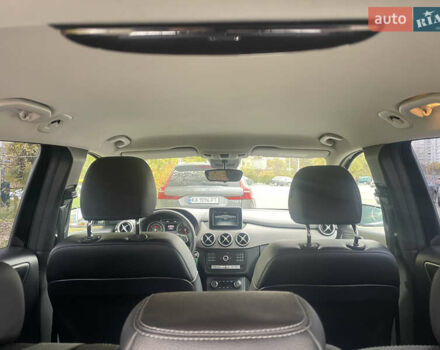 Черный Мерседес Б-класс, объемом двигателя 2.14 л и пробегом 251 тыс. км за 13500 $, фото 25 на Automoto.ua