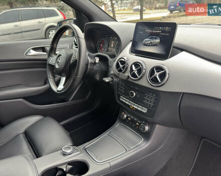 Черный Мерседес Б-класс, объемом двигателя 2 л и пробегом 90 тыс. км за 16900 $, фото 19 на Automoto.ua