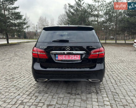 Черный Мерседес Б-класс, объемом двигателя 2 л и пробегом 90 тыс. км за 16900 $, фото 6 на Automoto.ua