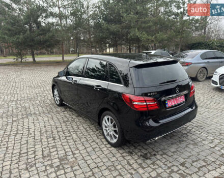 Черный Мерседес Б-класс, объемом двигателя 2 л и пробегом 90 тыс. км за 16900 $, фото 9 на Automoto.ua