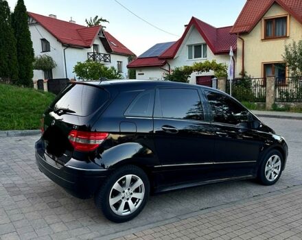 Черный Мерседес Б-класс, объемом двигателя 2 л и пробегом 130 тыс. км за 3000 $, фото 2 на Automoto.ua