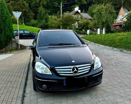 Черный Мерседес Б-класс, объемом двигателя 2 л и пробегом 130 тыс. км за 3000 $, фото 1 на Automoto.ua