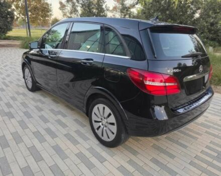 Черный Мерседес Б-класс, объемом двигателя 0 л и пробегом 70 тыс. км за 9000 $, фото 3 на Automoto.ua