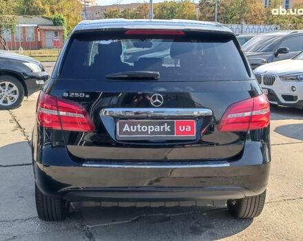 Черный Мерседес Б-класс, объемом двигателя 0 л и пробегом 138 тыс. км за 10990 $, фото 7 на Automoto.ua