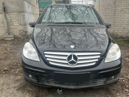 Черный Мерседес Б-класс, объемом двигателя 2 л и пробегом 192 тыс. км за 3800 $, фото 1 на Automoto.ua