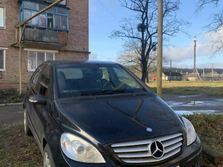 Черный Мерседес Б-класс, объемом двигателя 1.7 л и пробегом 226 тыс. км за 6500 $, фото 1 на Automoto.ua