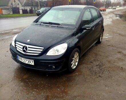 Черный Мерседес Б-класс, объемом двигателя 2 л и пробегом 285 тыс. км за 3600 $, фото 1 на Automoto.ua