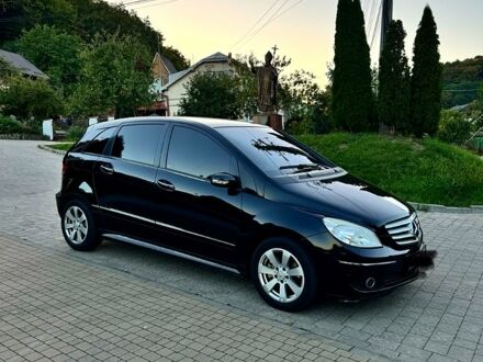 Черный Мерседес Б-класс, объемом двигателя 2 л и пробегом 130 тыс. км за 3000 $, фото 1 на Automoto.ua