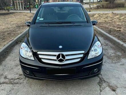 Черный Мерседес Б-класс, объемом двигателя 2 л и пробегом 280 тыс. км за 3950 $, фото 1 на Automoto.ua