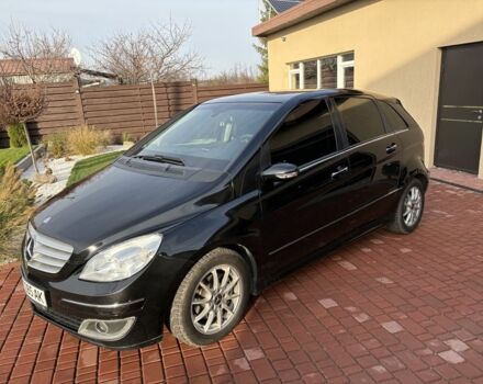 Черный Мерседес Б-класс, объемом двигателя 2 л и пробегом 280 тыс. км за 6500 $, фото 1 на Automoto.ua