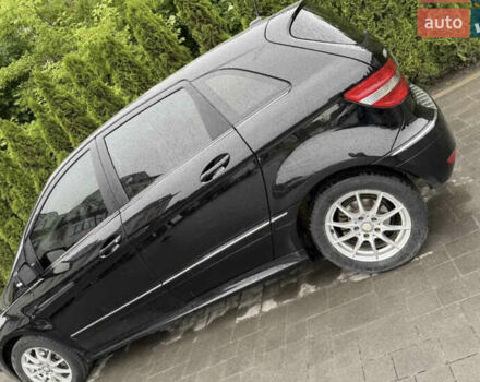 Черный Мерседес Б-класс, объемом двигателя 2 л и пробегом 270 тыс. км за 7000 $, фото 1 на Automoto.ua