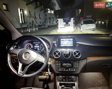 Черный Мерседес Б-класс, объемом двигателя 2 л и пробегом 193 тыс. км за 12500 $, фото 1 на Automoto.ua