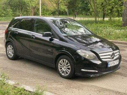 Мерседес Б-класс 2014 в Киеве на Automoto.ua Черный Мерседес Б-класс, объемом двигателя 2 л и пробегом 260 тыс. км за 6800 $, фото 1 на Automoto.ua
