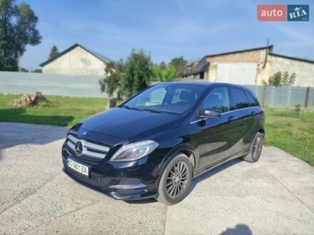 Черный Мерседес Б-класс, объемом двигателя 0 л и пробегом 140 тыс. км за 12500 $, фото 1 на Automoto.ua