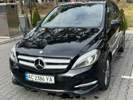 Черный Мерседес Б-класс, объемом двигателя 0 л и пробегом 157 тыс. км за 6500 $, фото 1 на Automoto.ua