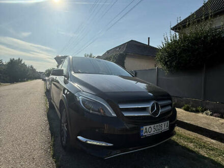 Черный Мерседес Б-класс, объемом двигателя 0 л и пробегом 102 тыс. км за 11000 $, фото 1 на Automoto.ua