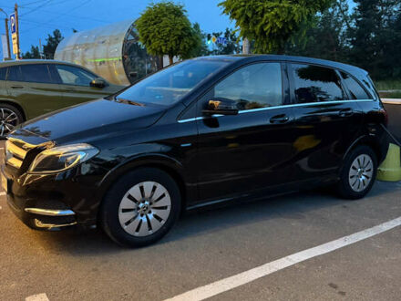 Мерседес Б-класс 2017 в Буче на Automoto.ua Черный Мерседес Б-класс, объемом двигателя 0 л и пробегом 69 тыс. км за 10900 $, фото 1 на Automoto.ua