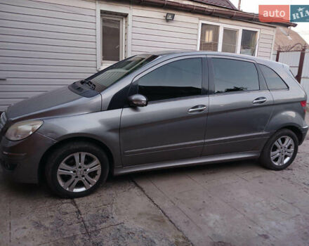 Коричневый Мерседес Б-класс, объемом двигателя 2 л и пробегом 320 тыс. км за 4000 $, фото 1 на Automoto.ua