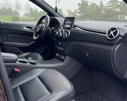 Коричневий Мерседес Б-клас, об'ємом двигуна 0 л та пробігом 125 тис. км за 9900 $, фото 7 на Automoto.ua