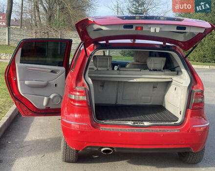 Красный Мерседес Б-класс, объемом двигателя 2 л и пробегом 201 тыс. км за 6850 $, фото 4 на Automoto.ua