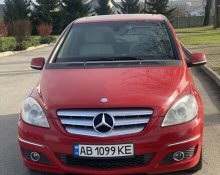 Красный Мерседес Б-класс, объемом двигателя 2 л и пробегом 201 тыс. км за 6850 $, фото 1 на Automoto.ua