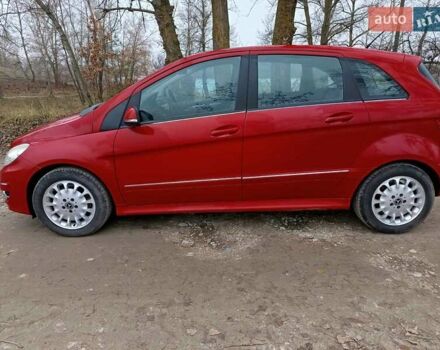 Красный Мерседес Б-класс, объемом двигателя 1.7 л и пробегом 165 тыс. км за 7200 $, фото 2 на Automoto.ua