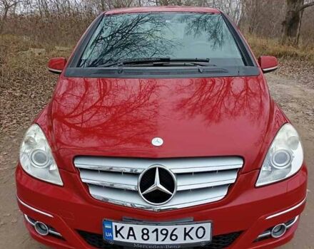 Красный Мерседес Б-класс, объемом двигателя 1.7 л и пробегом 165 тыс. км за 7200 $, фото 1 на Automoto.ua