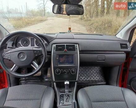 Красный Мерседес Б-класс, объемом двигателя 1.7 л и пробегом 165 тыс. км за 7200 $, фото 8 на Automoto.ua