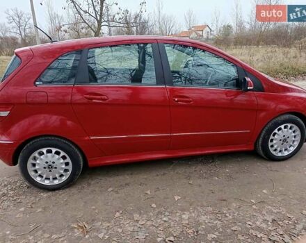 Красный Мерседес Б-класс, объемом двигателя 1.7 л и пробегом 165 тыс. км за 7200 $, фото 4 на Automoto.ua