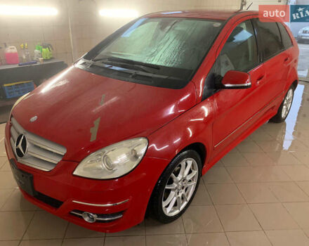 Красный Мерседес Б-класс, объемом двигателя 1.7 л и пробегом 79 тыс. км за 8000 $, фото 2 на Automoto.ua