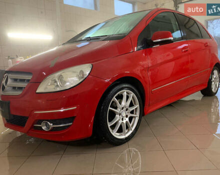 Красный Мерседес Б-класс, объемом двигателя 1.7 л и пробегом 79 тыс. км за 8000 $, фото 7 на Automoto.ua