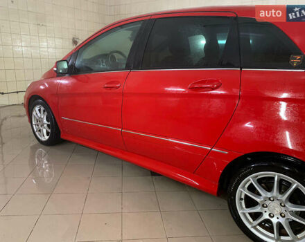 Красный Мерседес Б-класс, объемом двигателя 1.7 л и пробегом 79 тыс. км за 8000 $, фото 4 на Automoto.ua