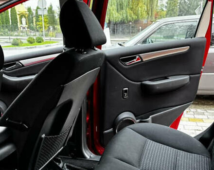 Красный Мерседес Б-класс, объемом двигателя 1.7 л и пробегом 89 тыс. км за 8000 $, фото 7 на Automoto.ua